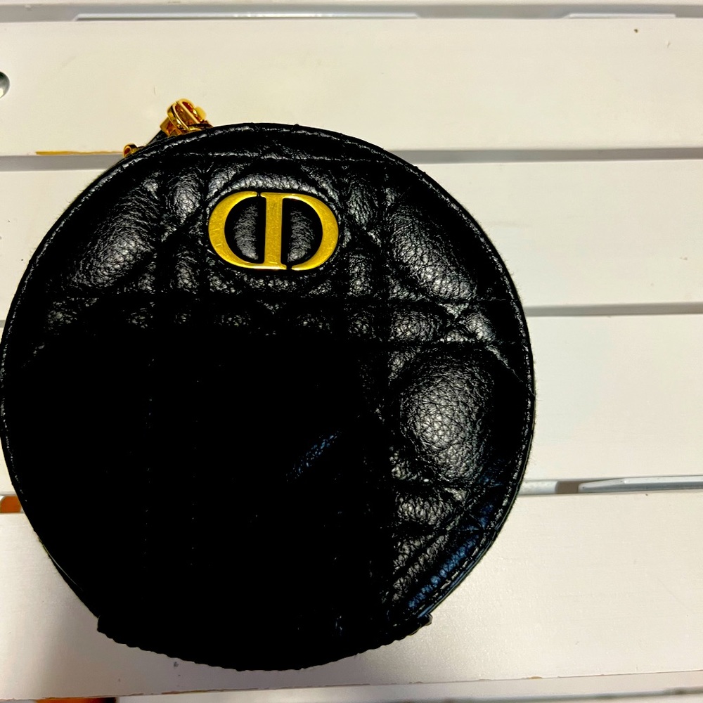 Christian Dior small pursue. Beautiful small bag, brand new!